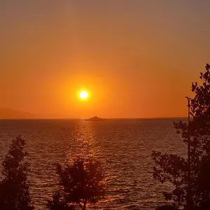 https://luxsmart-cozy-house-at-the-city-center-and-by-the.hotelsofizmir.com